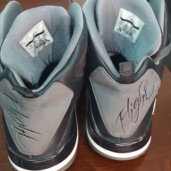 Jordan Nike flight basketball shoes size 10 - Picture 3 of 6